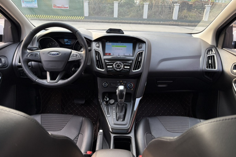 福特 福克斯 2018款 两厢经典 1.6L 自动风尚型智行版中控内饰7004