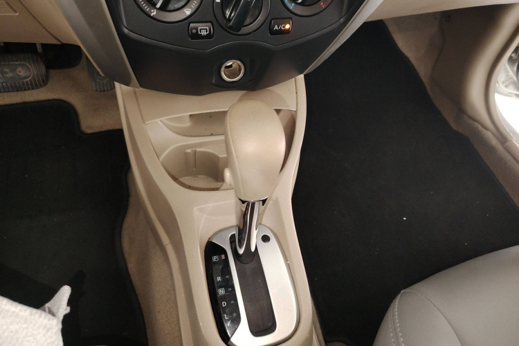 日产 骊威 2015款 1.6XE CVT舒适版局部细节18