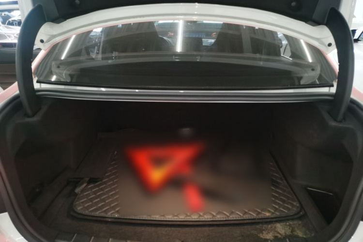 宝马1系 2022款 125i M运动曜夜版机舱底盘23