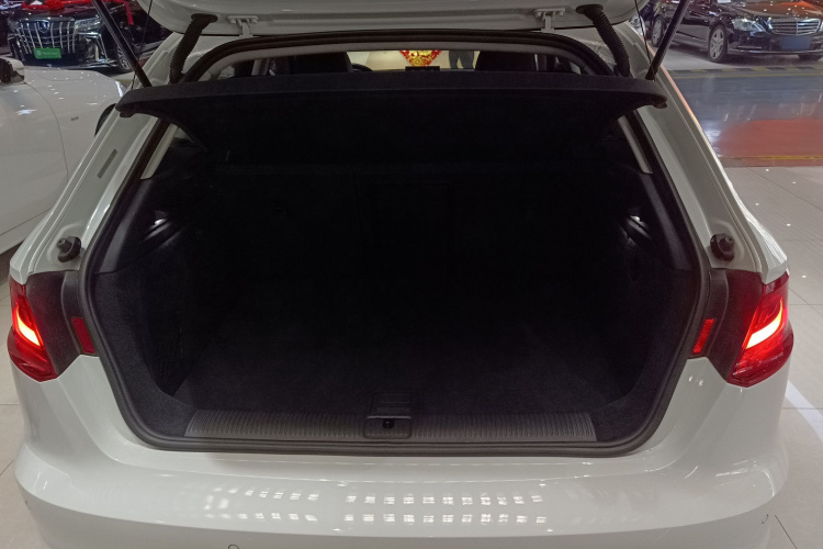 奥迪A3 2016款 Sportback 35 TFSI 风尚型机舱底盘23