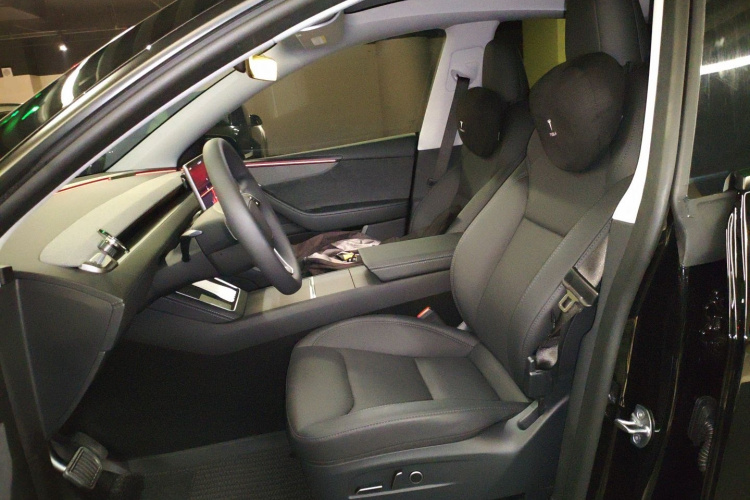 特斯拉 Model Y 2025款 长续航全轮驱动版中控内饰19