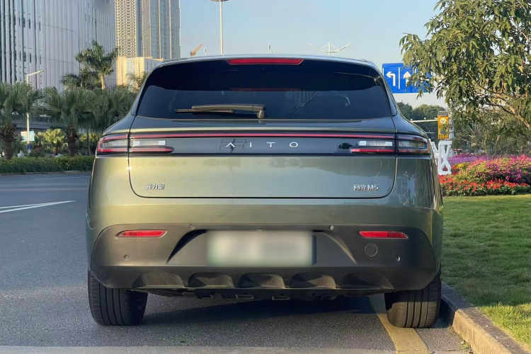 鸿蒙智行 问界M5 2022款 增程四驱旗舰版车身外观6