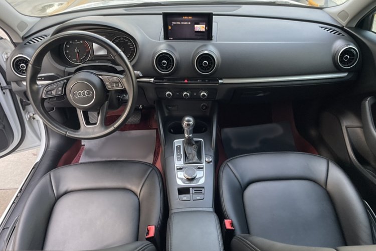 奥迪A3 2019款 Sportback 35 TFSI 进取型 国V中控内饰7007