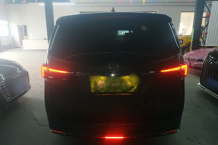 别克GL8 2023款 陆上公务舱 智享型车身外观6