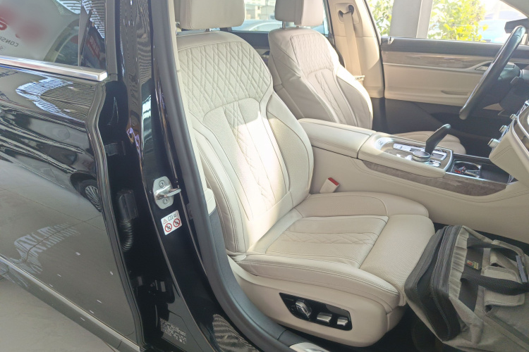 宝马7系 2021款 740Li 领先型 豪华套装局部细节41