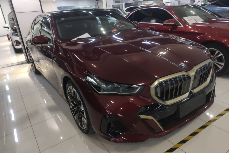 宝马5系 2024款 530Li 尊享型 M运动套装车身外观3