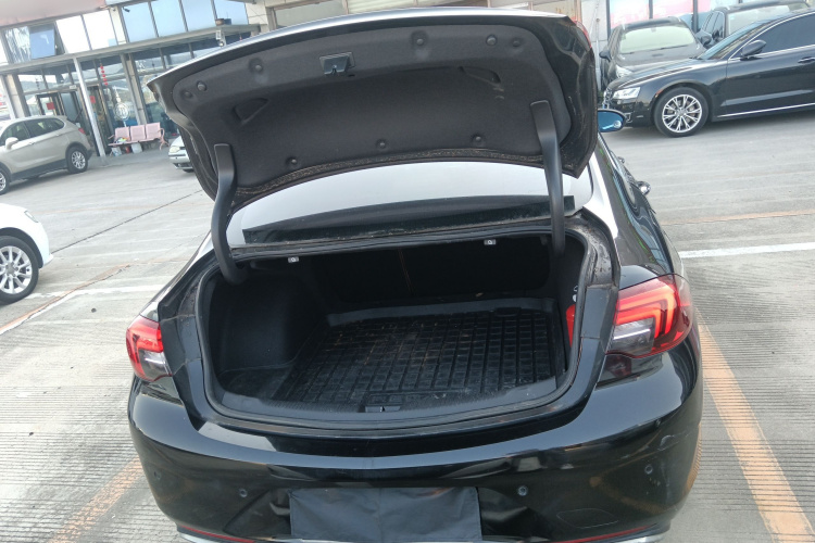 别克 君威 2017款 20T 精英型机舱底盘23