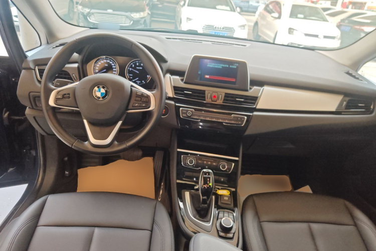 宝马2系多功能旅行车 2018款 220i 领先型中控内饰12