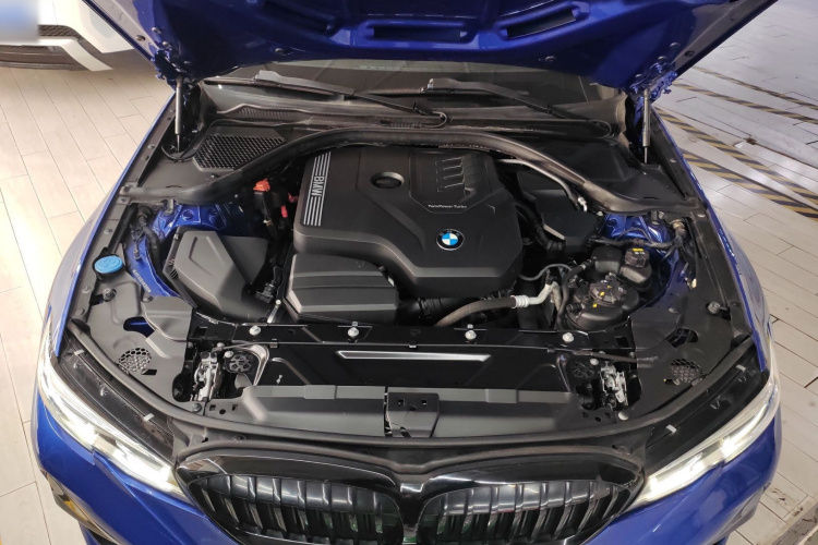 宝马3系 2020款 325i M运动曜夜套装机舱底盘24