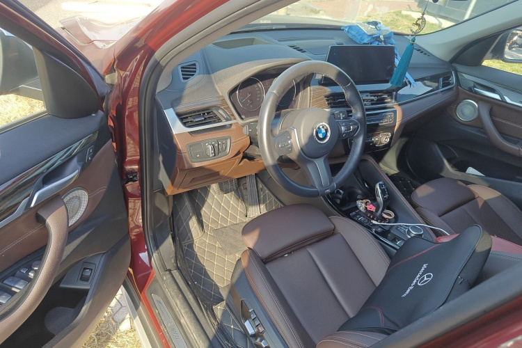 宝马X1 2021款 改款 xDrive25Li 尊享型中控内饰7003