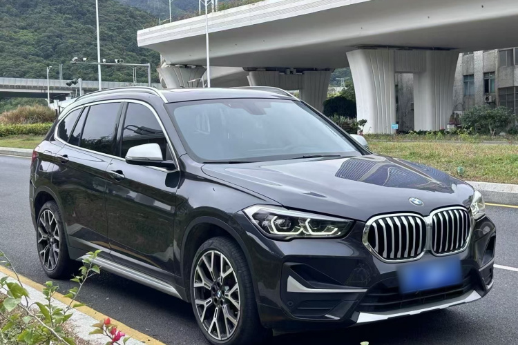 宝马X1 2022款 xDrive25Li 尊享型车身外观6002