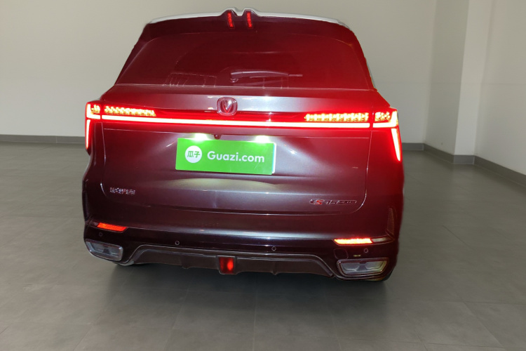 长安CS75 PLUS 2023款 第三代 1.5T 自动尊贵型车身外观6