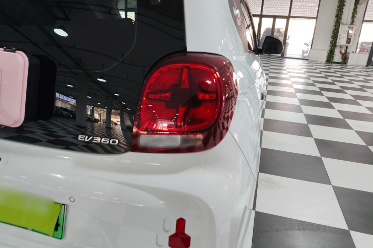 荣威 科莱威CLEVER 2022款 311km元气啵啵版车身外观9