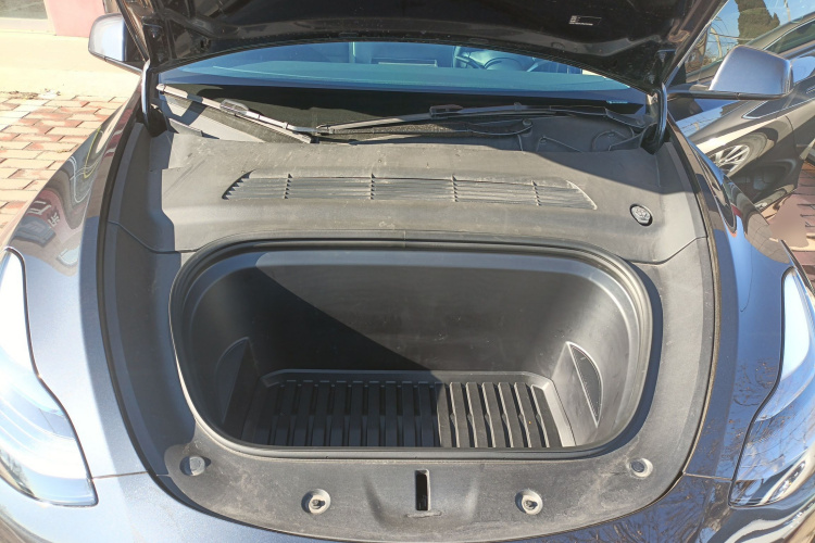 特斯拉 Model Y 2024款 后轮驱动版机舱底盘24