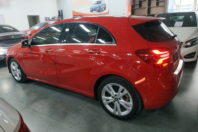 奔驰A级(进口) 2018款 A 200 动感型车身外观6003