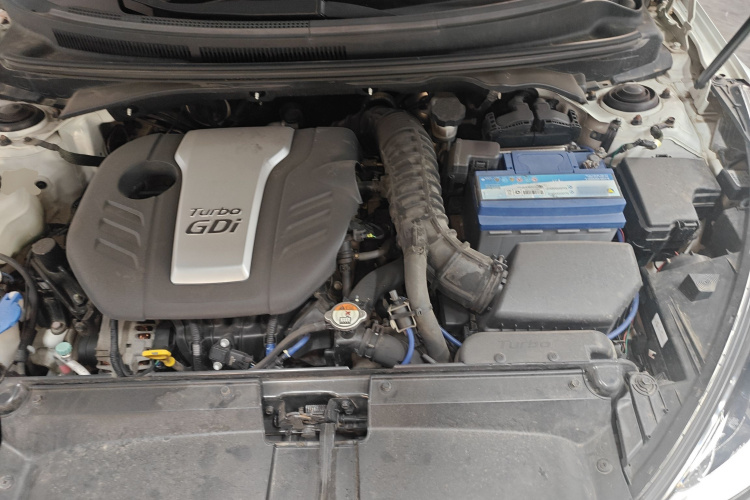 现代 Veloster飞思 2012款 1.6T 自动豪华版机舱底盘24