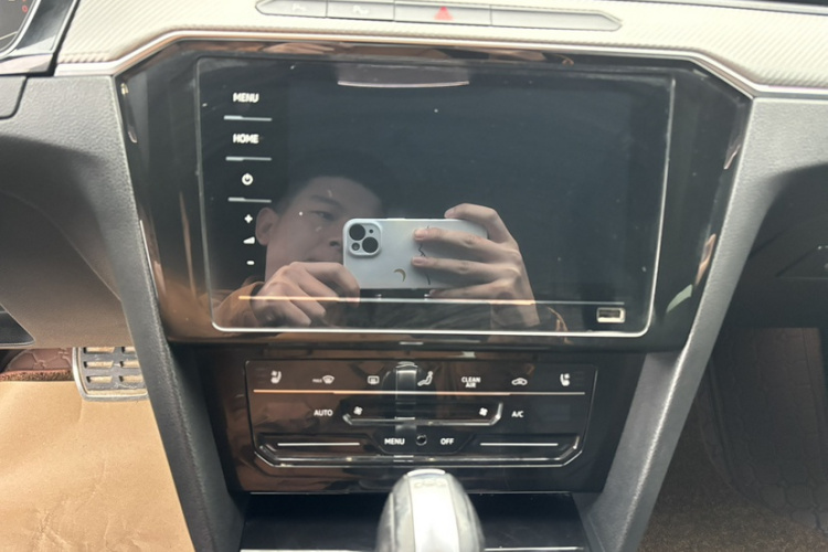 一汽-大众CC 2020款 330TSI 魅颜版 国VI中控内饰7003