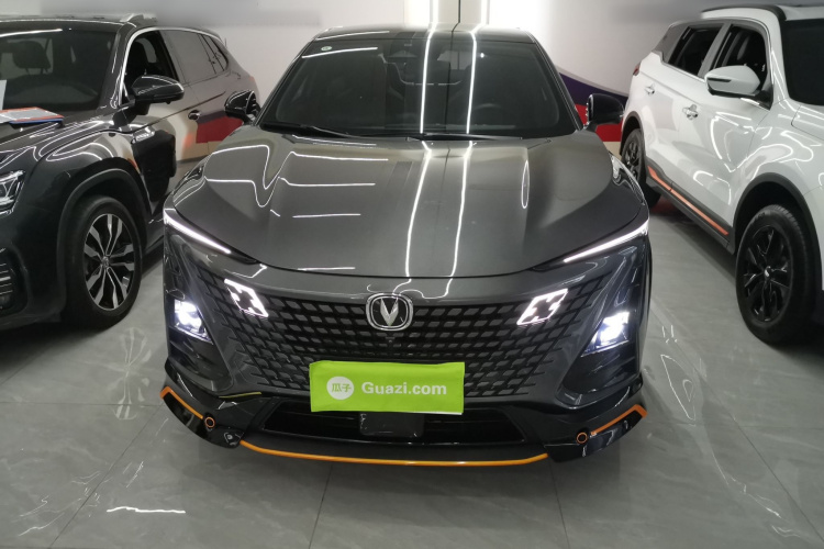 长安UNI-T 2022款 1.5T 运动版 尊贵型车身外观2