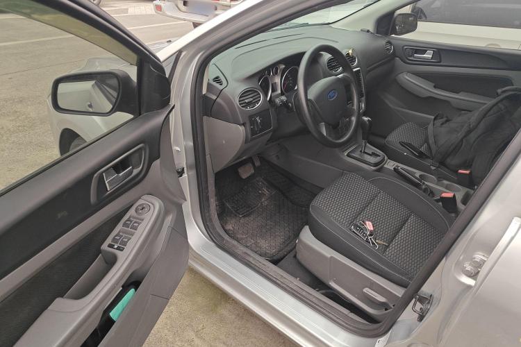福特 福克斯 2013款 两厢经典 1.8L 自动基本型中控内饰20