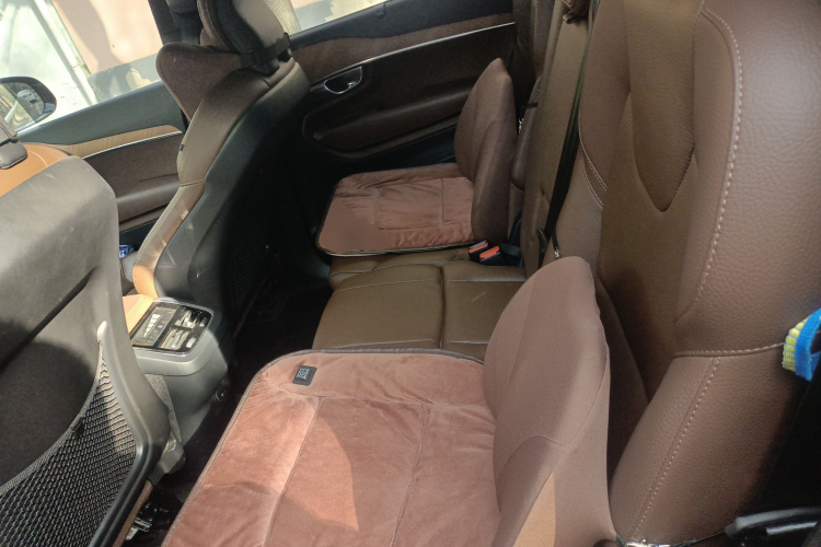 沃尔沃XC90 2023款 B6 智逸豪华版 7座中控内饰21