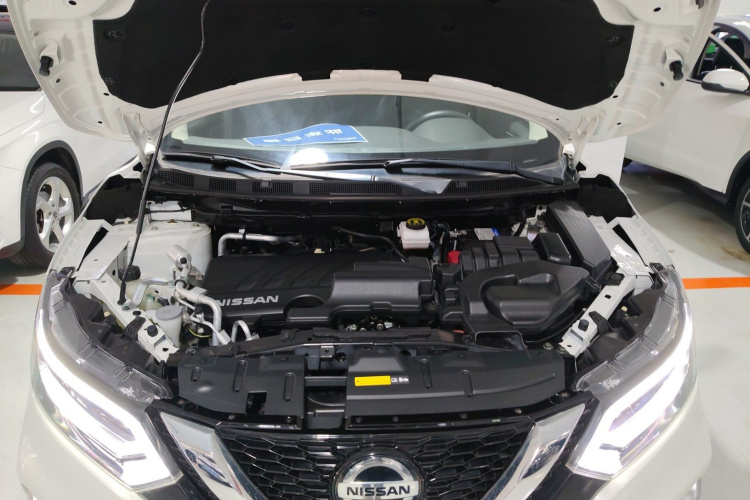 日产 逍客 2021款 2.0L CVT旗舰版机舱底盘24