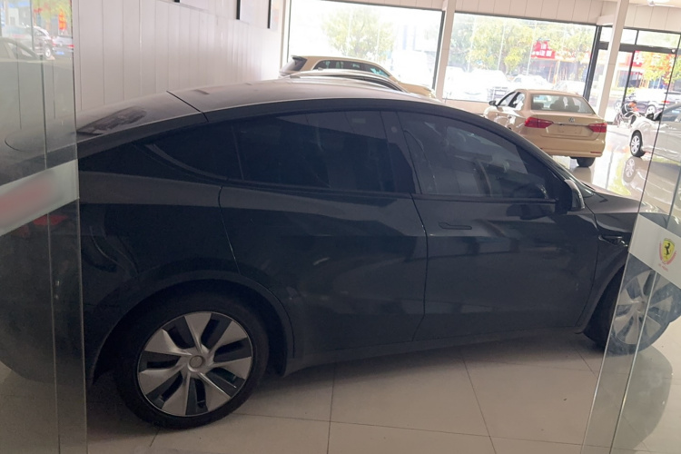 特斯拉 Model Y 2022款 后轮驱动版车身外观6002