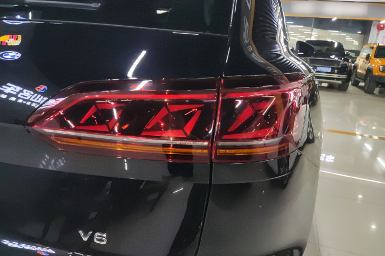 大众 途锐 2022款 3.0TSI 锐享版 曜黑运动套装车身外观9