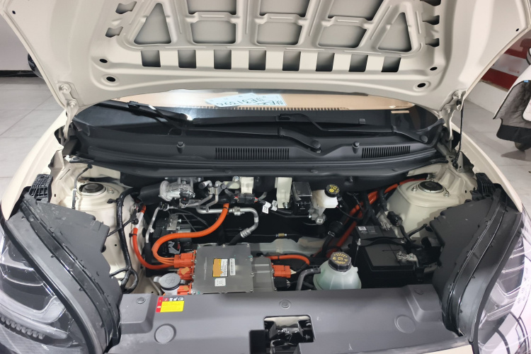 五菱汽车 五菱缤果 2025款 333km 灵犀互联款机舱底盘24