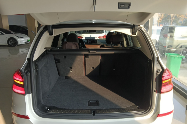 宝马X3 2021款 xDrive28i 豪华套装机舱底盘23
