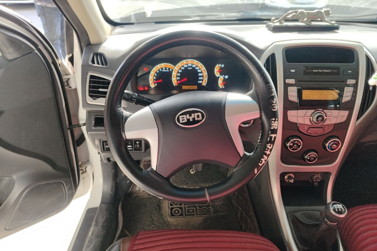 比亚迪F3 2015款 节能版 1.5L 手动豪华型中控内饰13