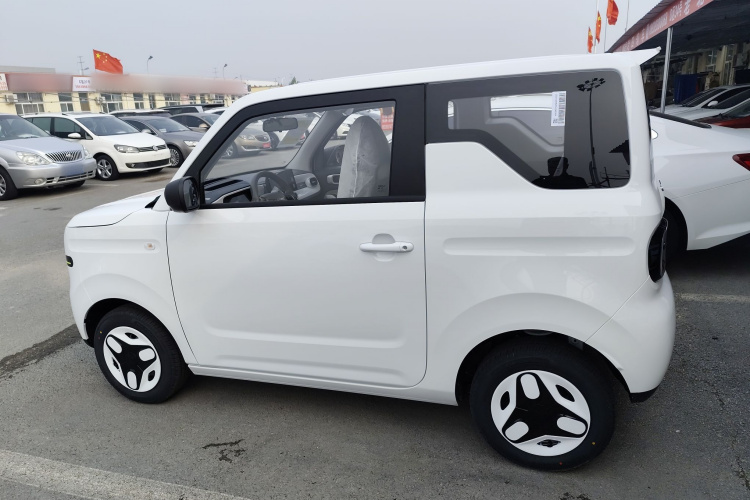 吉利银河 熊猫 2025款 210km 元气熊车身外观4