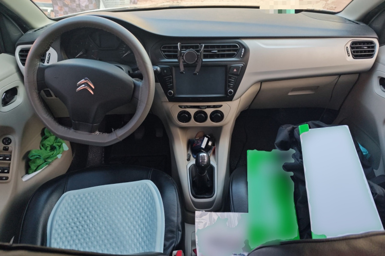 雪铁龙 爱丽舍 2014款 1.6L 手动时尚型中控内饰12