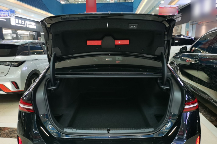 宝马5系 2025款 530Li 领先型 M运动套装机舱底盘23