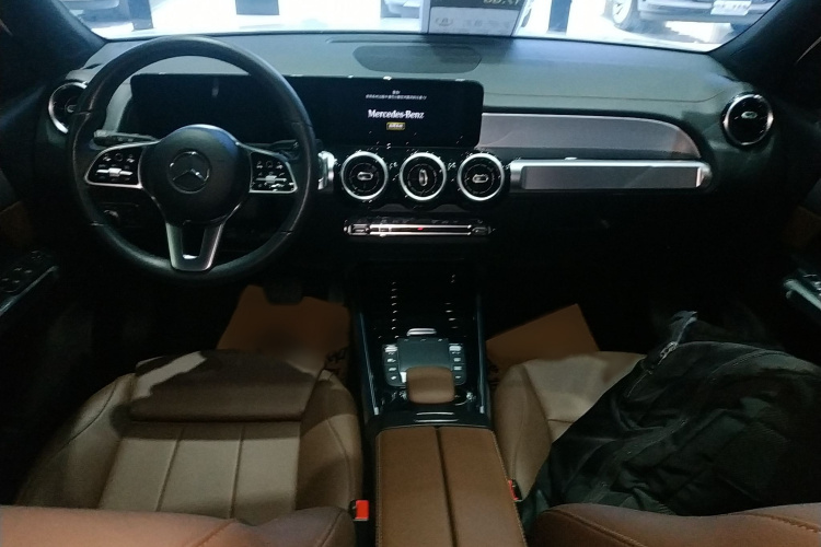 奔驰GLB 2022款 改款二 GLB 200 时尚型局部细节16