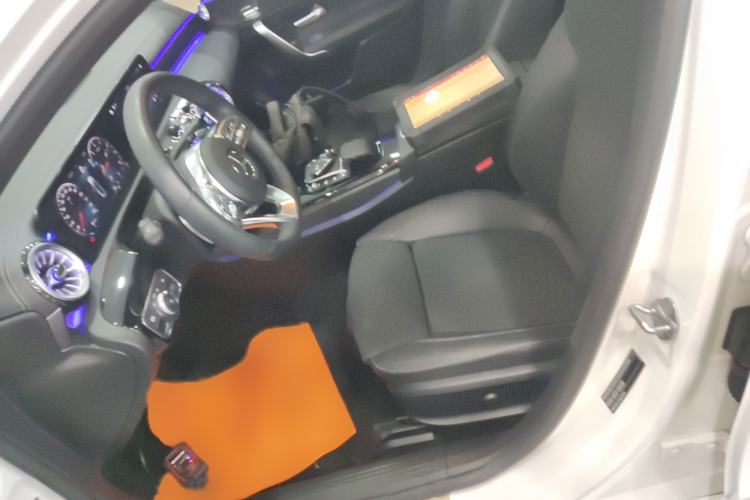 奔驰A级 2022款 改款三 A 200 L 运动轿车时尚型局部细节19