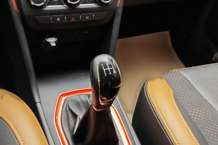 奇瑞 瑞虎3X 2017款 1.5L 手动时尚版局部细节18