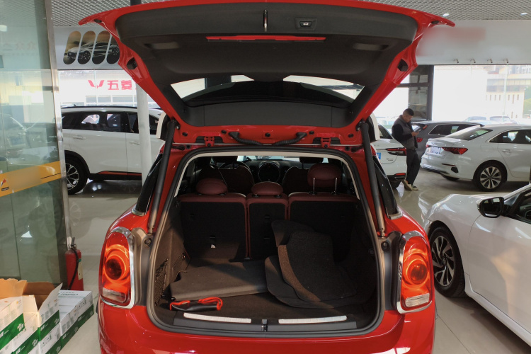 MINI Countryman 2017款 1.5T COOPER ALL4 非常假日版 辣椒红局部细节23