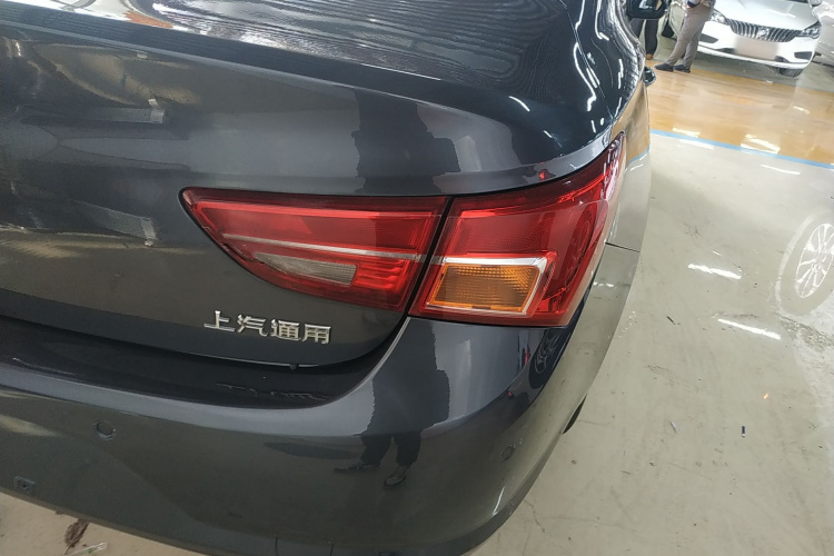 别克 威朗 2015款 三厢 15S 手动进取型车身外观9