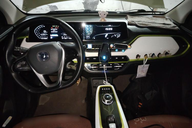 长安欧尚 奔奔E-Star 2020款 心动版 三元锂中控内饰7002