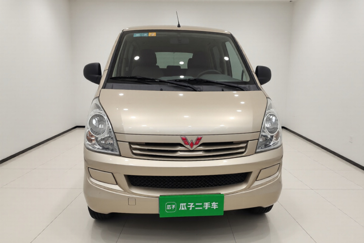 五菱汽车 五菱荣光 2019款 1.2L S 厢式运输车标准型5座车身外观2