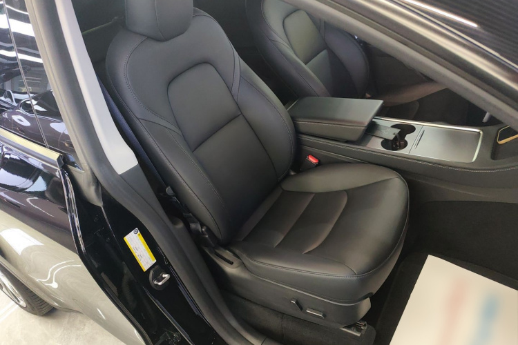 特斯拉 Model Y 2022款 后轮驱动版局部细节41