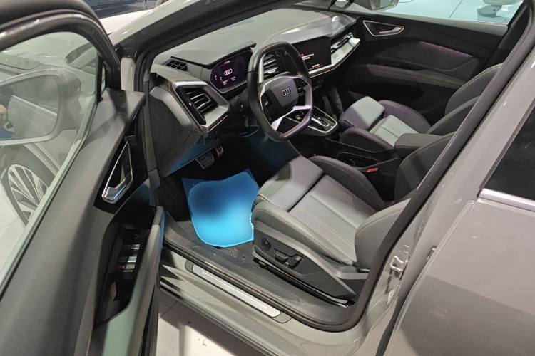 奥迪Q4 e-tron 2024款 40 e-tron 创行版中控内饰7003