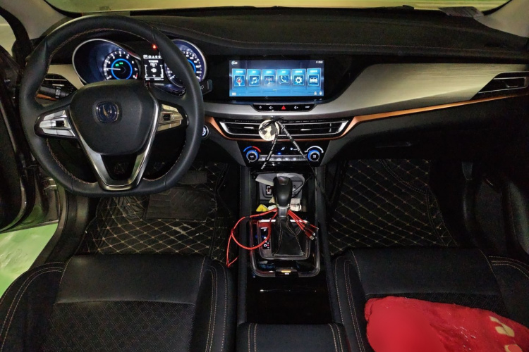 长安 逸动 2018款 XT 1.6L GDI 自动风潮型 国V中控内饰12