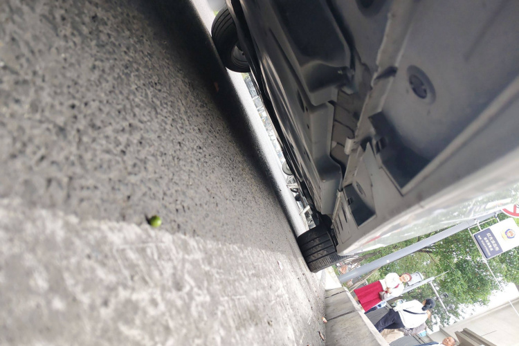 丰田 亚洲龙 2023款 双擎 2.5L XLE尊贵版局部细节9002