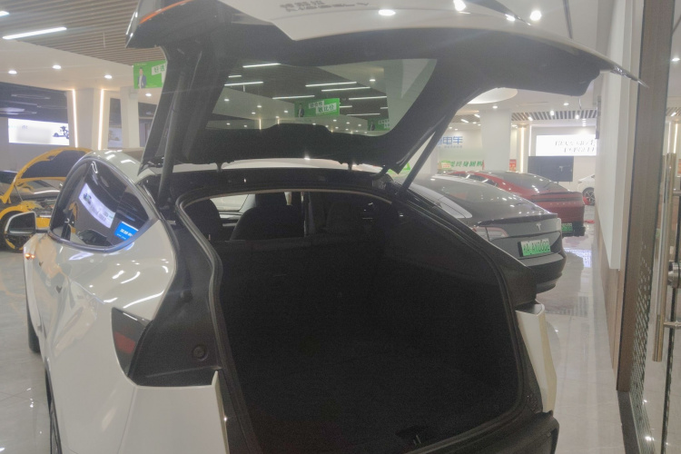 特斯拉 Model Y 2025款 后轮驱动 首发版机舱底盘23