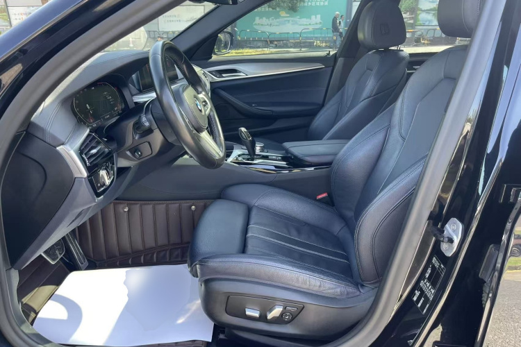 宝马5系(进口) 2020款 525i M运动套装中控内饰19