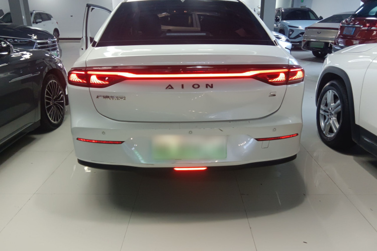 埃安 AION S 2023款 魅 580 磷酸铁锂车身外观6