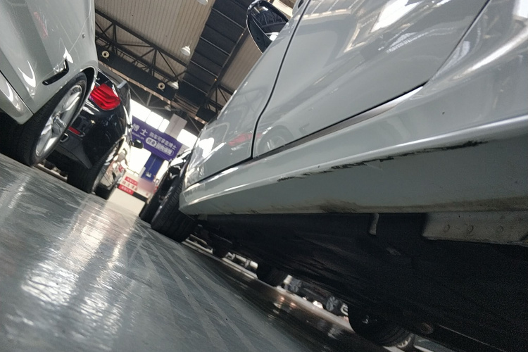 捷豹XEL 2022款 2.0T 250PS R-DYNAMIC S进取运动版局部细节9002