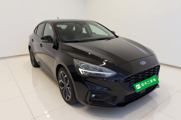 福特 福克斯 2020款 三厢 EcoBoost 180 自动ST Line车身外观3