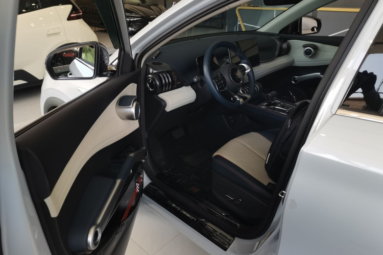 比亚迪 元PLUS 2022款 510KM 旗舰型中控内饰7003